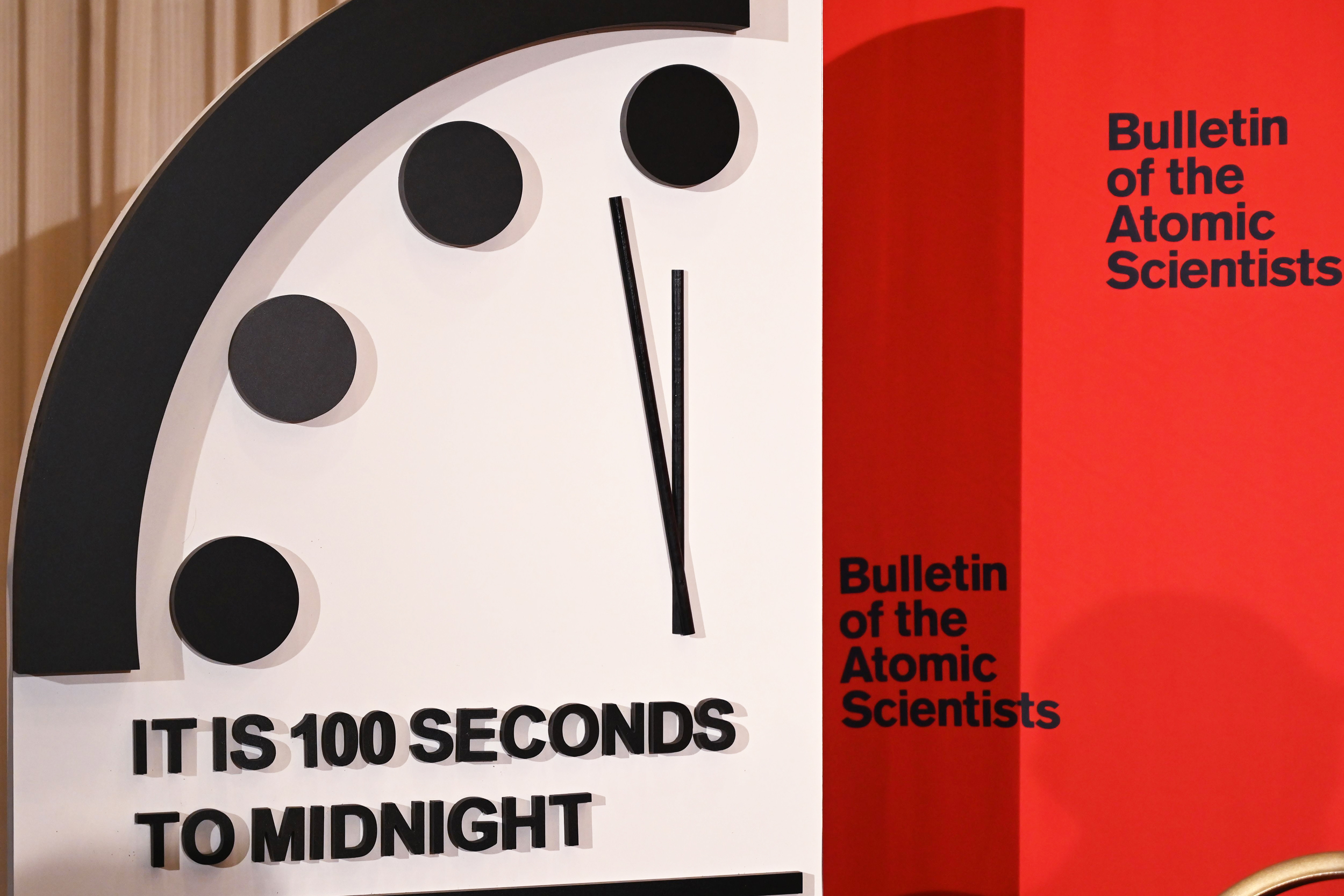 Время судного часа. Часы Судного дня 100 секунд. СТО секунд до полуночи: часы Судного дня. Часы Судного дня 2020. Часы Судного дня остановились.